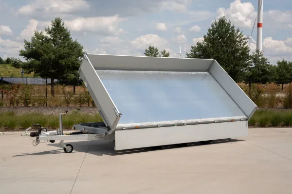 Three-way tipper trailer