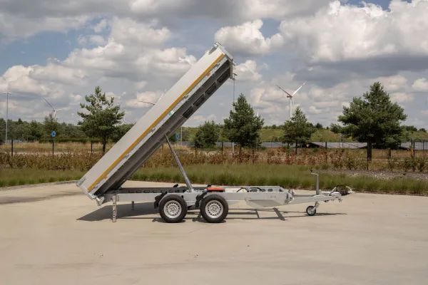 Three-way tipper trailer