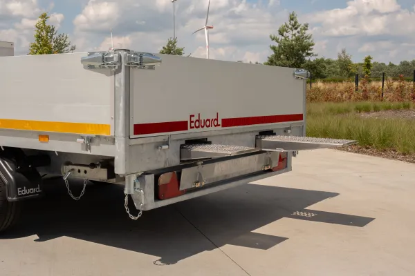 Three-way tipper trailer